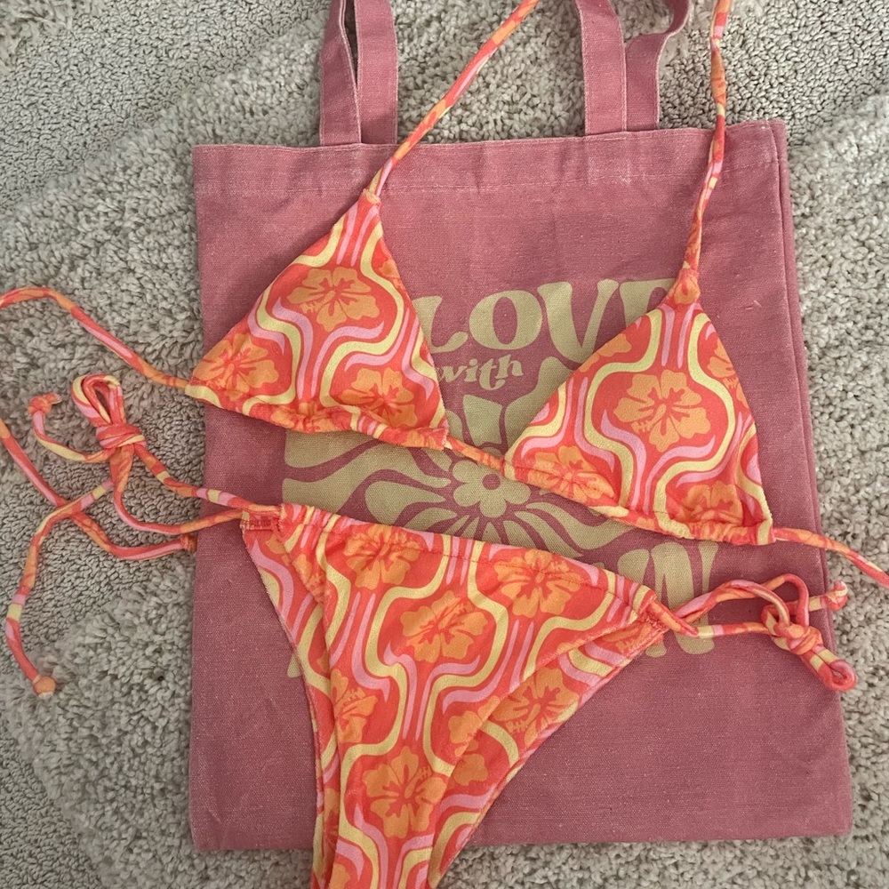 2 size MEDIUM Aurelle suits!